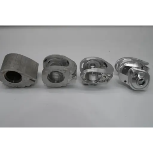 Carrete casting Bates El G.O.A.T Swimbait