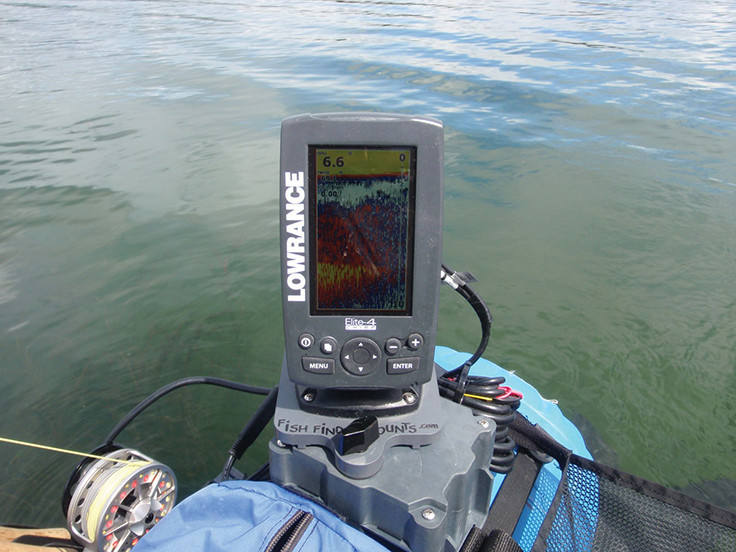 Illustration of the article How do you install a fish finder on a float tube?
