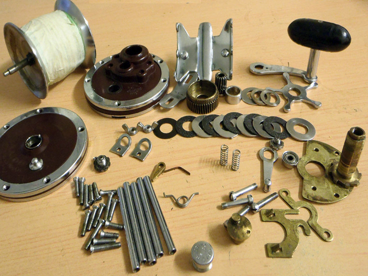 moulinet de pêche daiwa désassemblé