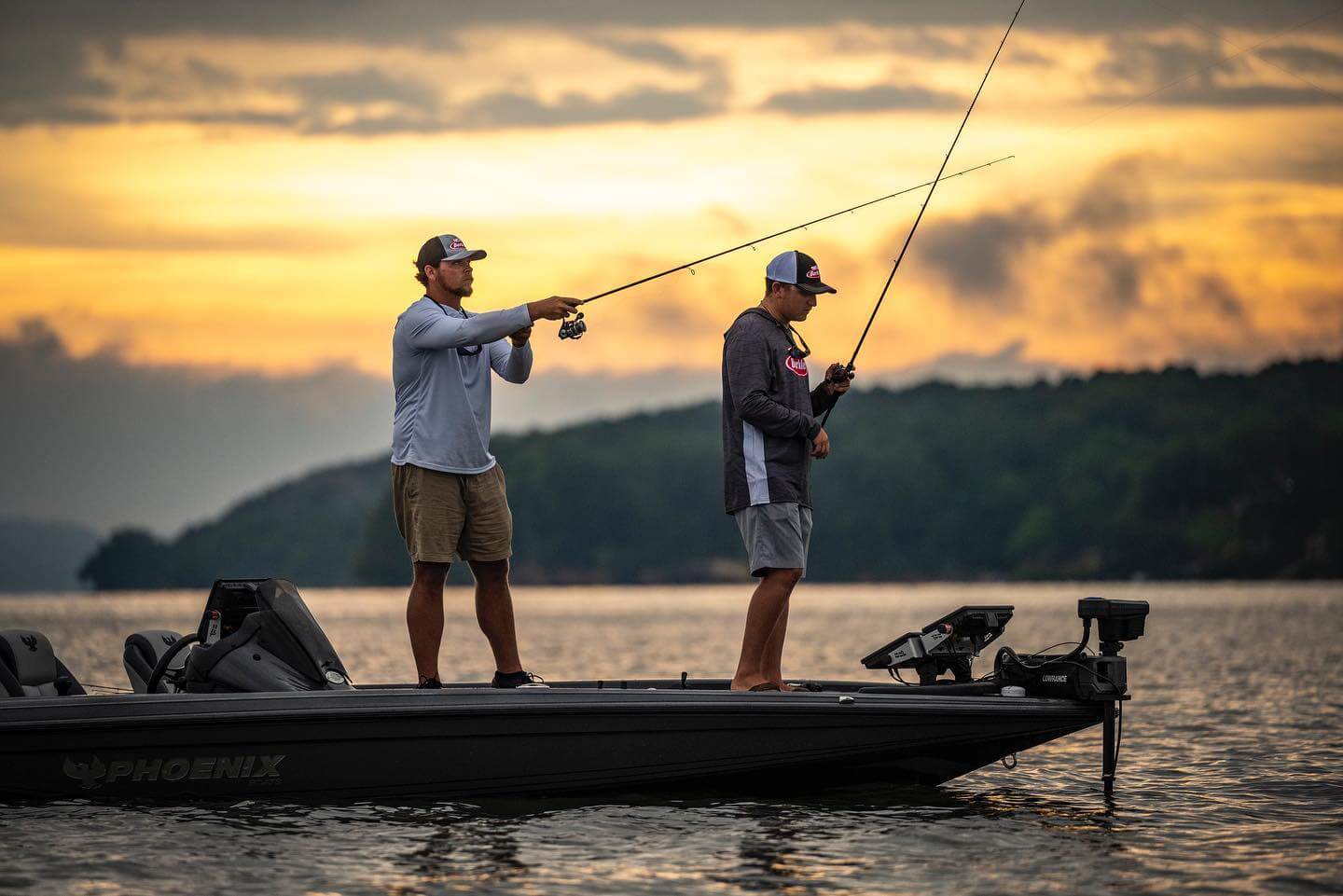 paysage avec des pêcheurs ayant du matériel Berkley